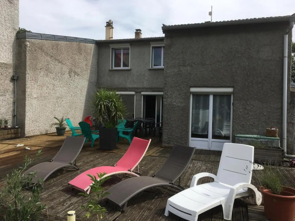 Grand gîte avec piscine, cheminée et terrasse près de Lunéville, idéal pour familles et groupes - FR-1-584-84