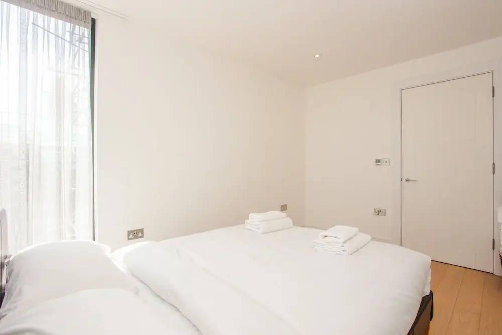 Three Bedroom Flat In Shoreditch With Large Balcony