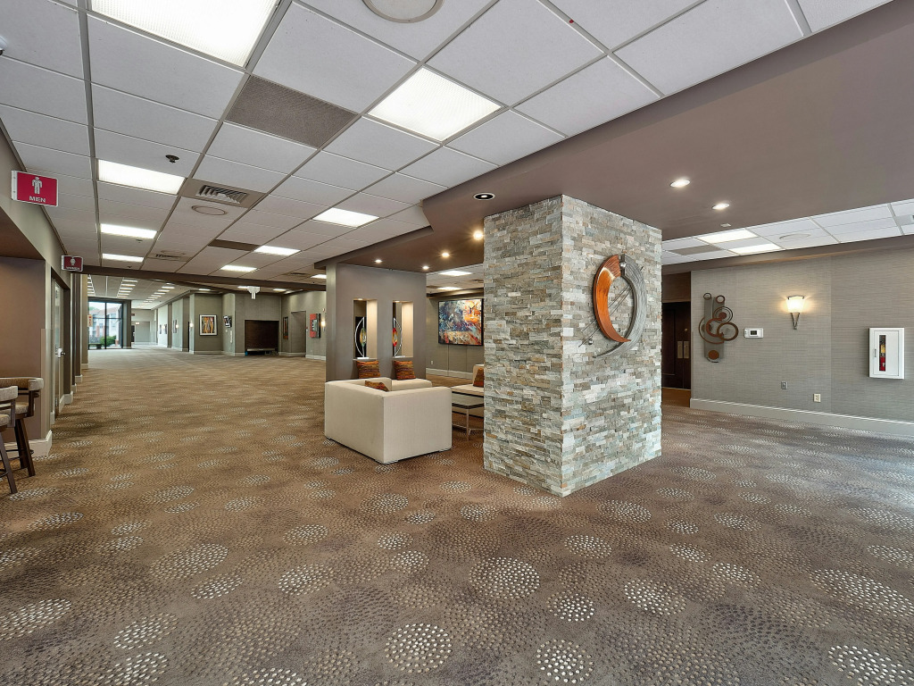 DoubleTree by Hilton Bloomington