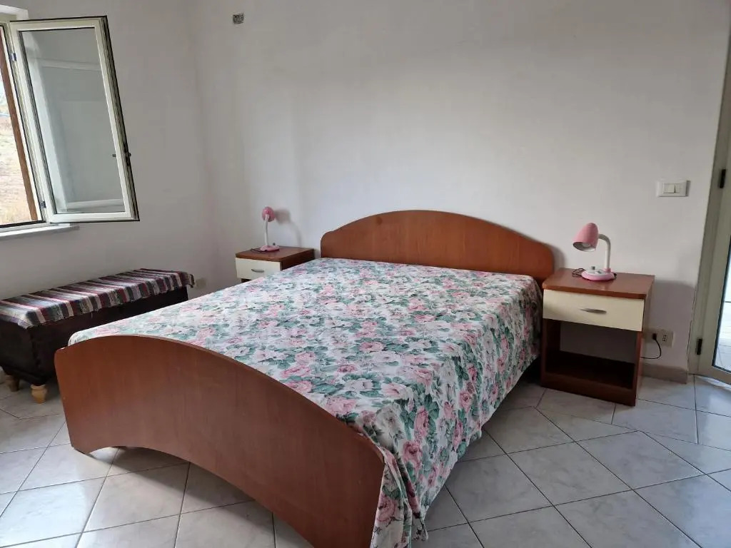 Miriam 21, a 300 metri dal mare