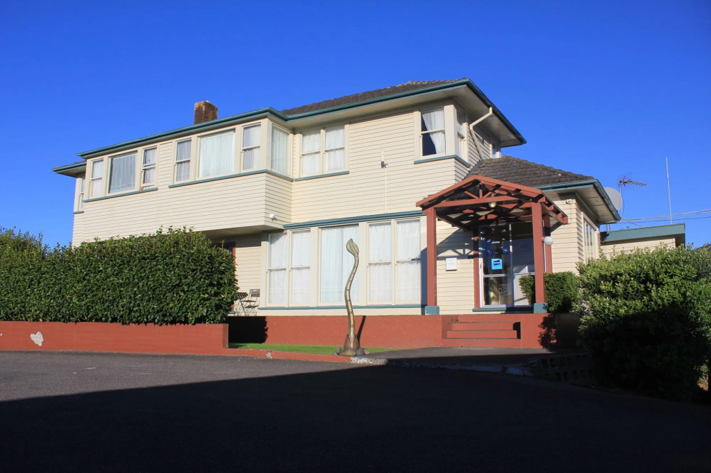Coronation Court Motel
