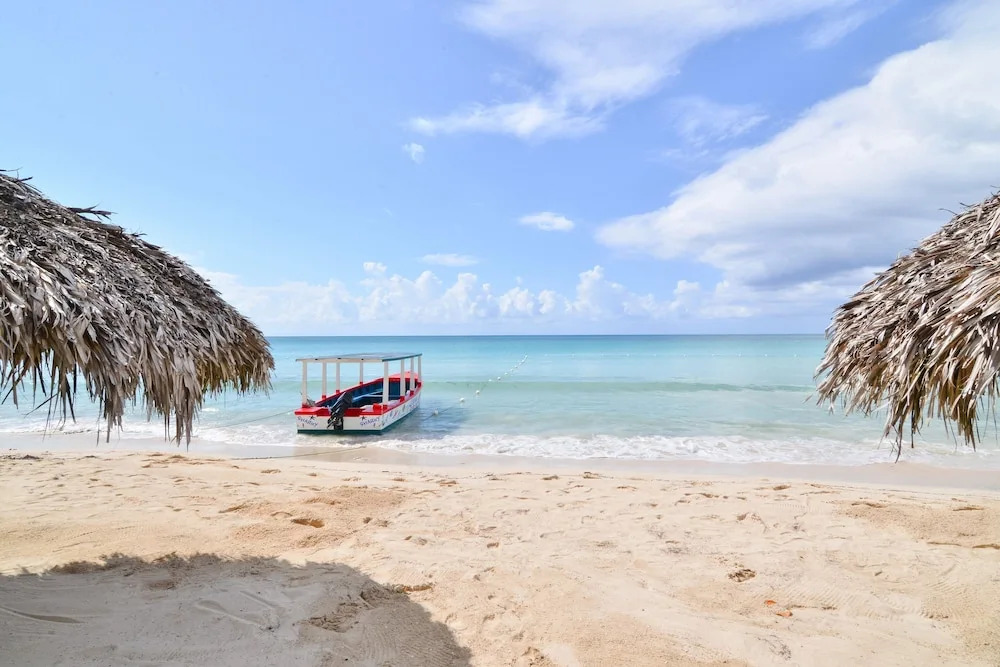 Beach House Villas and Hotel