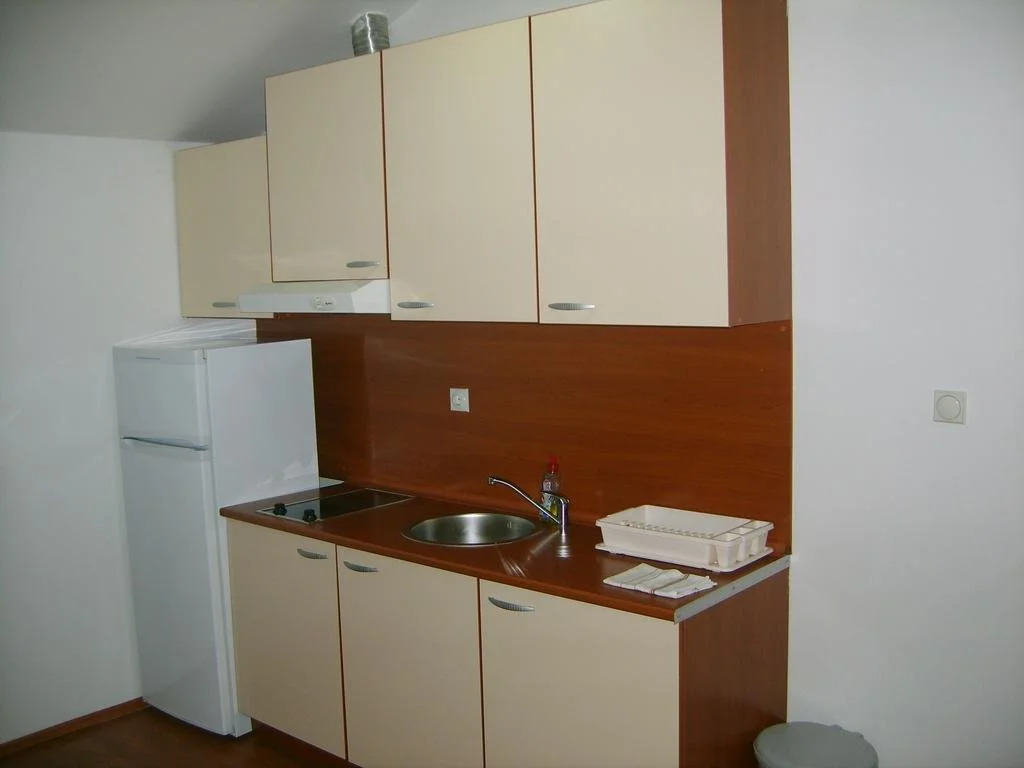 Lyon Apartments
