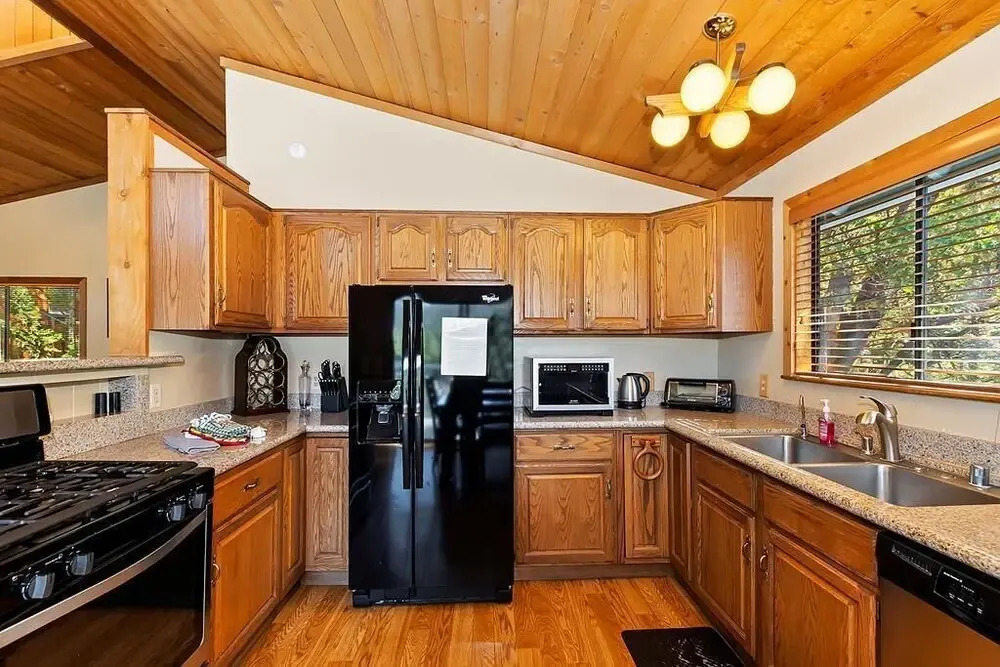 034 Menlo Suite Cabin