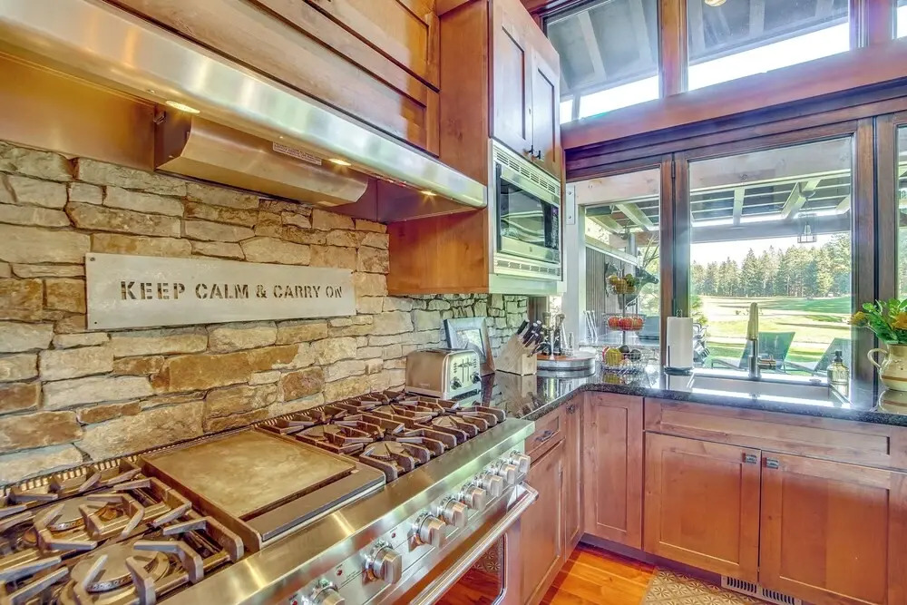 Golf Getaway w/ Hot Tub, Course Views in Cle Elum!