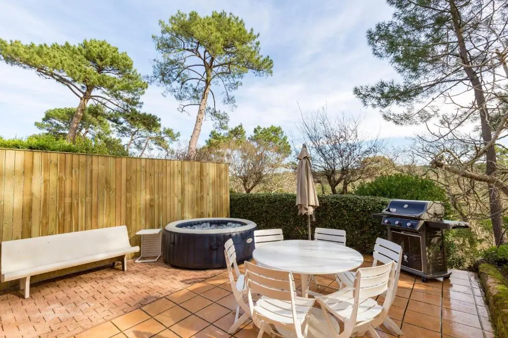 Forest flat / Terrasse-spa-bbq-10min à pieds de la plage