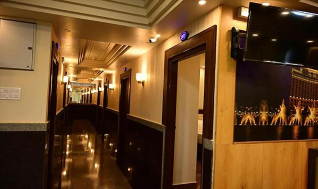 FabHotel Grand Falcon