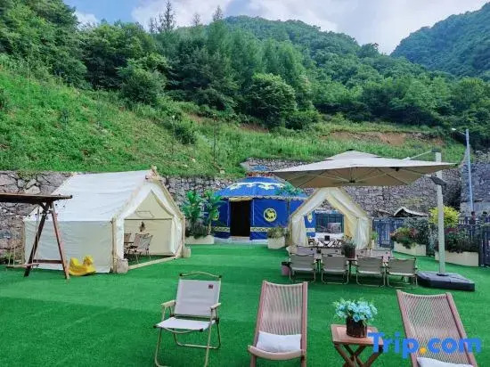 Floral Hotel ·  Yinglu Hotel(Shennongjia Dajiuhu Branch)