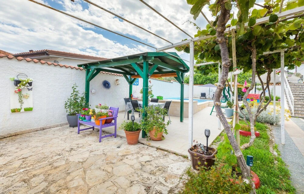 Stunning Apartment in Valbandon With Outdoor Swimming Pool, Wifi and 2 Bedrooms