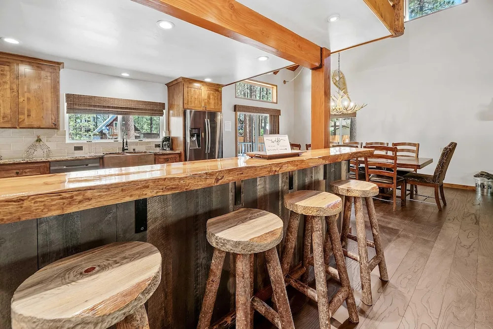 108 - Rustic Ridge Manor
