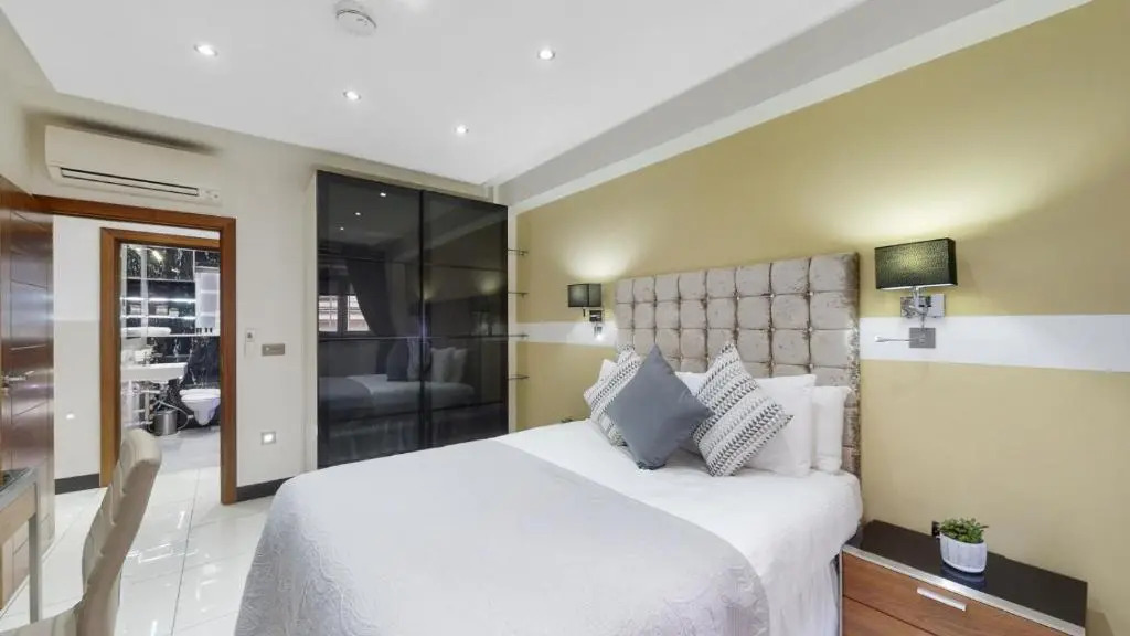 Bryanston Apartments