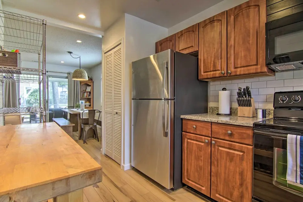 1 Mi to Beach & Boardwalk: Family Townhome