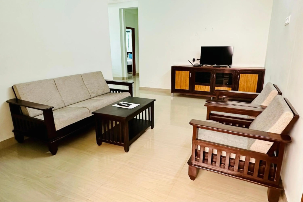 TrueLife Comfort Inn - Near PS4 veg restaurant - On way to Balaji Temple - 2BHK AC apartments - Coffee Tea Milk - Fast WiFi, Kitchen, Dining, Android TV, Parking - Easy access to Airport, Railway Station and to all Temples - Top service with lots of Love