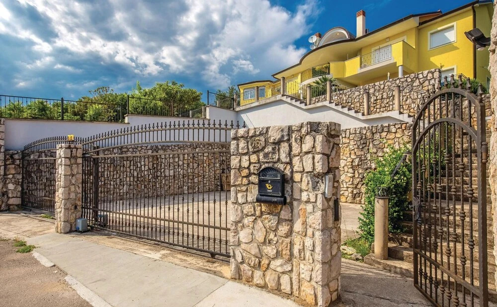 Amazing Home In Kostrena