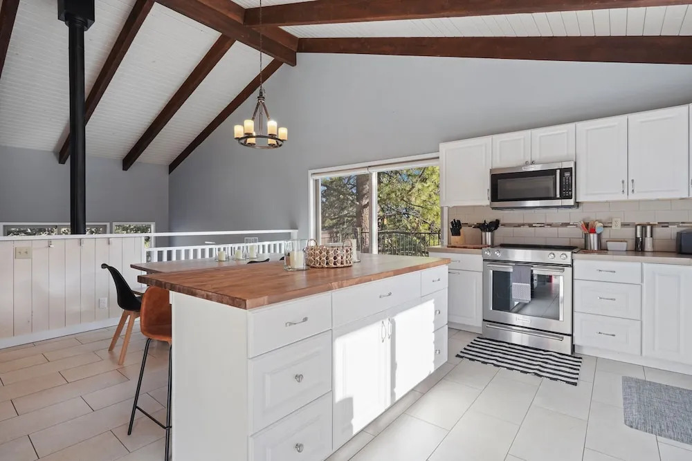 Pet-Friendly Pine Knoll Private Home with Hot Tub and Fire Pit by RedAwning