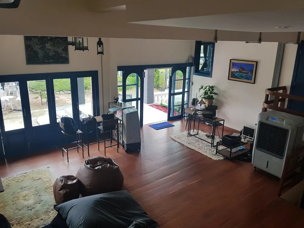 Toobs Hostel - Adults Only