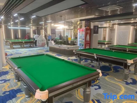 Super 8 Preferred Hotel (Baotou East Station Airport)