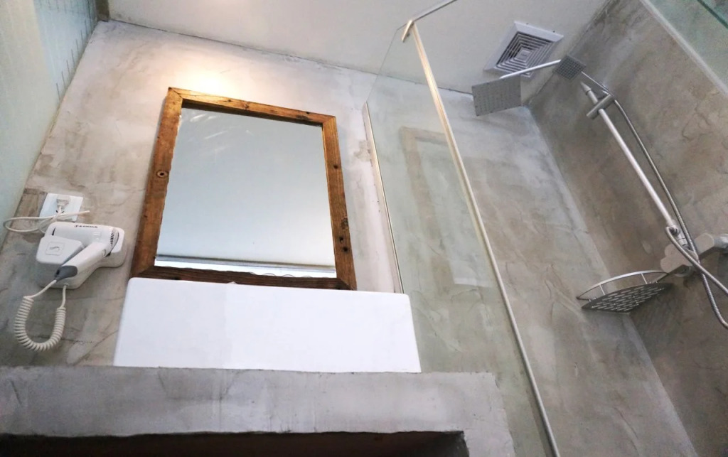 SONDERIA Lazybones Hostel