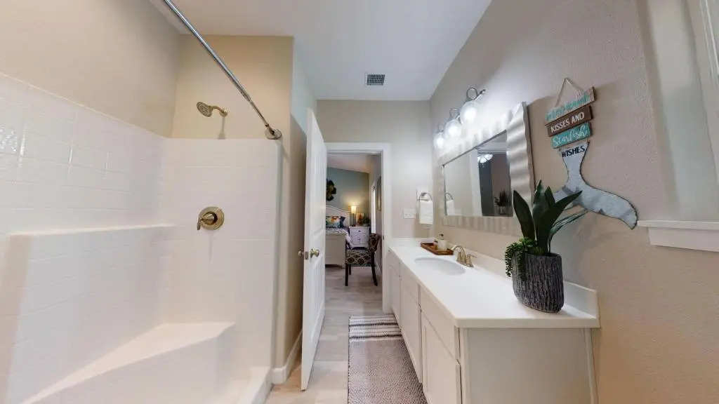 BC101 New Townhome, Heated Pool, 1 Minute Drive to Beach