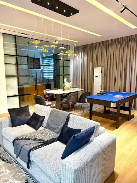 Tour addicted luxury villa