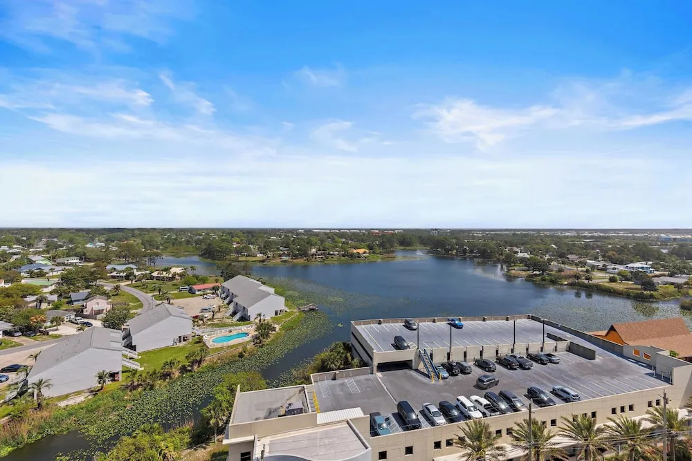 Sterling Breeze #604 Beachfront Condo w/ Balcony, Pool, Hot Tub & Pier Park