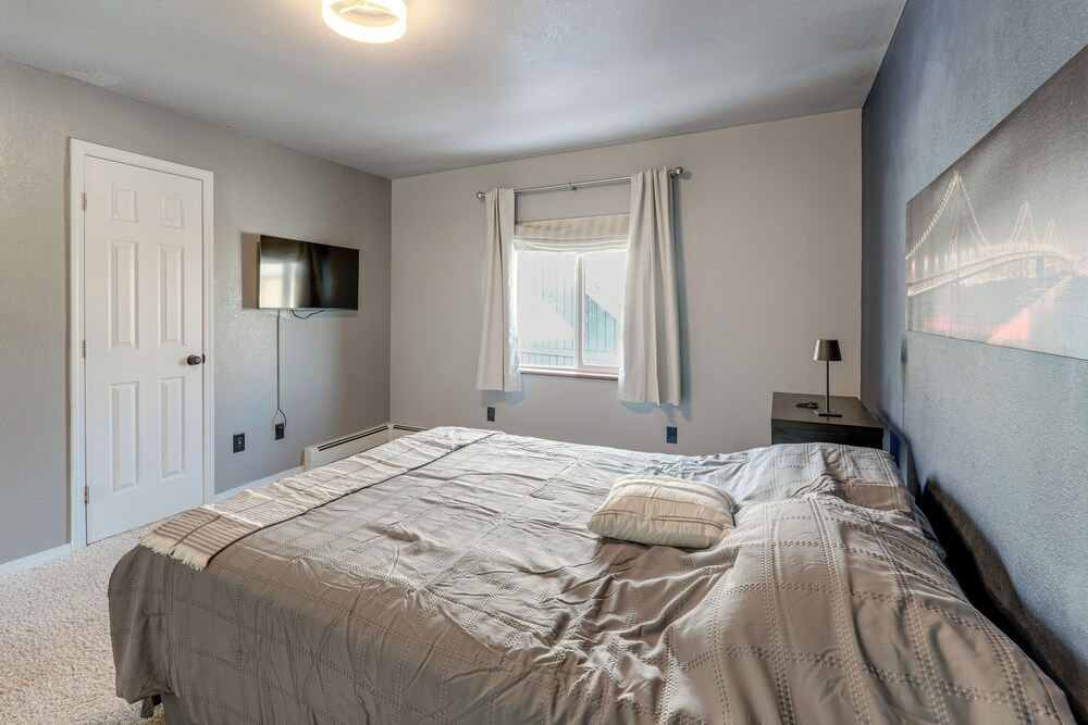 Hike, Bike & Ski! Cozy Anchorage Townhome