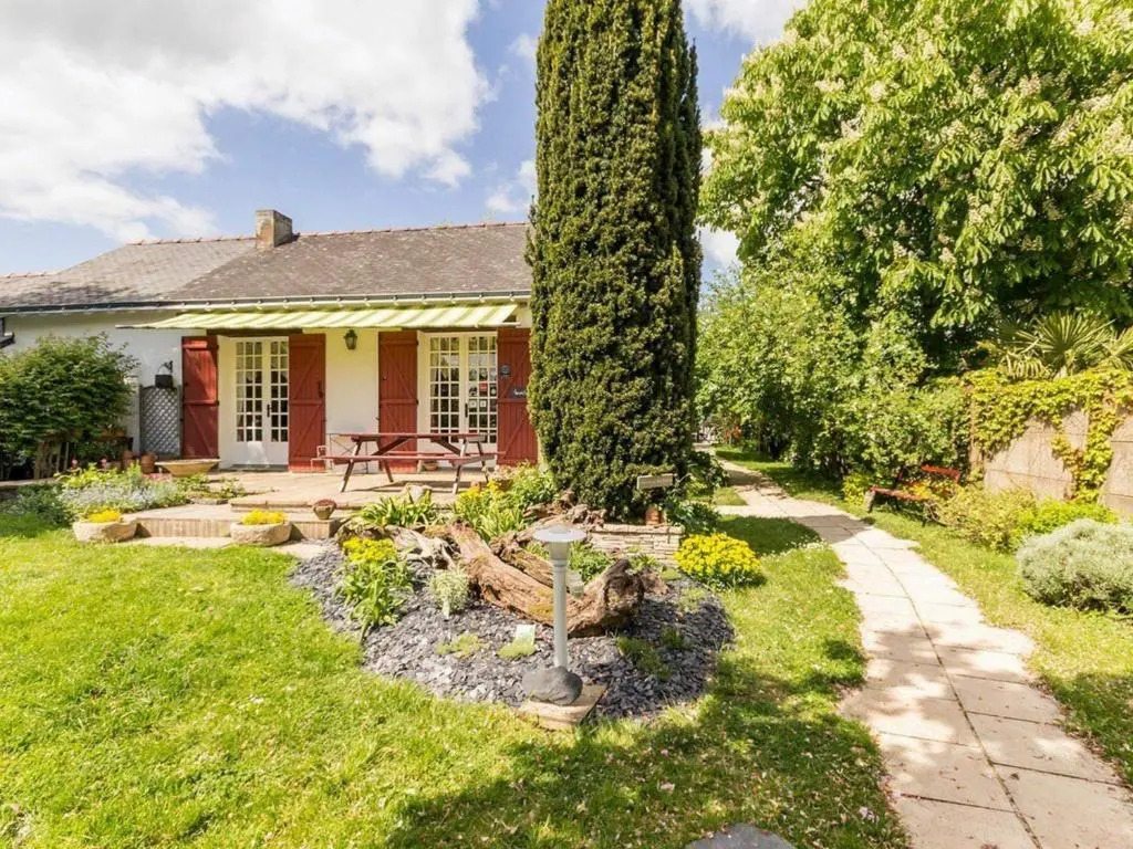 Gîte rénové calme avec jardin fleuri, à proximité du canal de Nantes à Brest et de la forêt du Gâvre - FR-1-306-1007