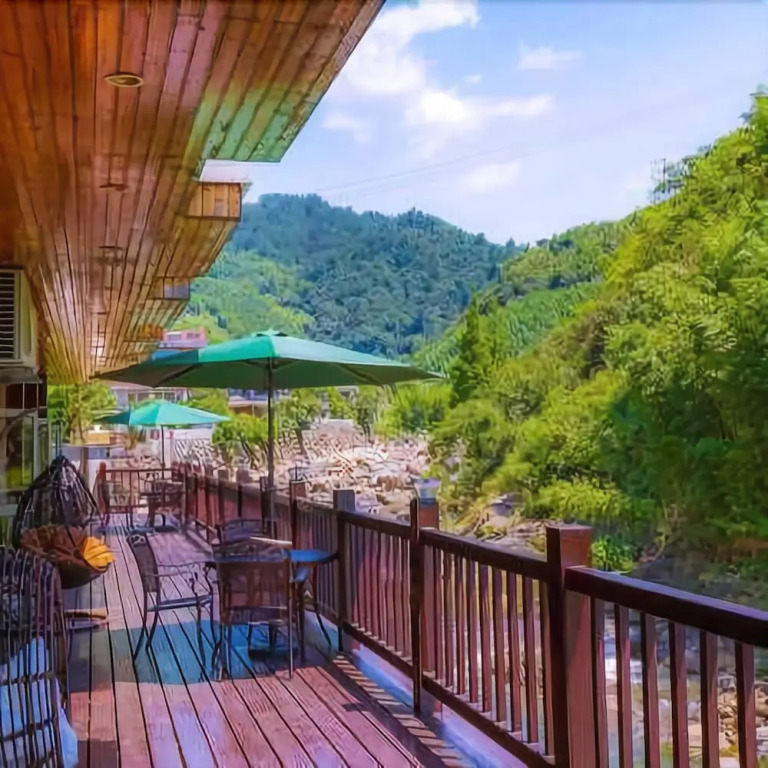 Yijie Holiday Chain Hotel