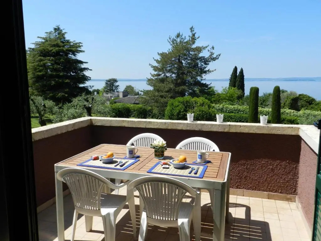 APARTMENTS BLUE VIEW - Residence Casetto Bardolino - Regarda Travel