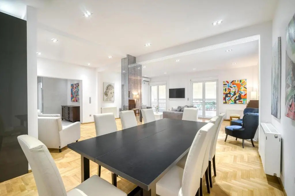 Stunning Central 170m2 3 Bedroom 3 Bathroom, Sleeps 10 Guests