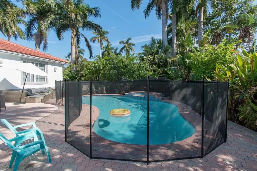 Beautiful Hollywood Beach 4 BR Home W Heated Pool