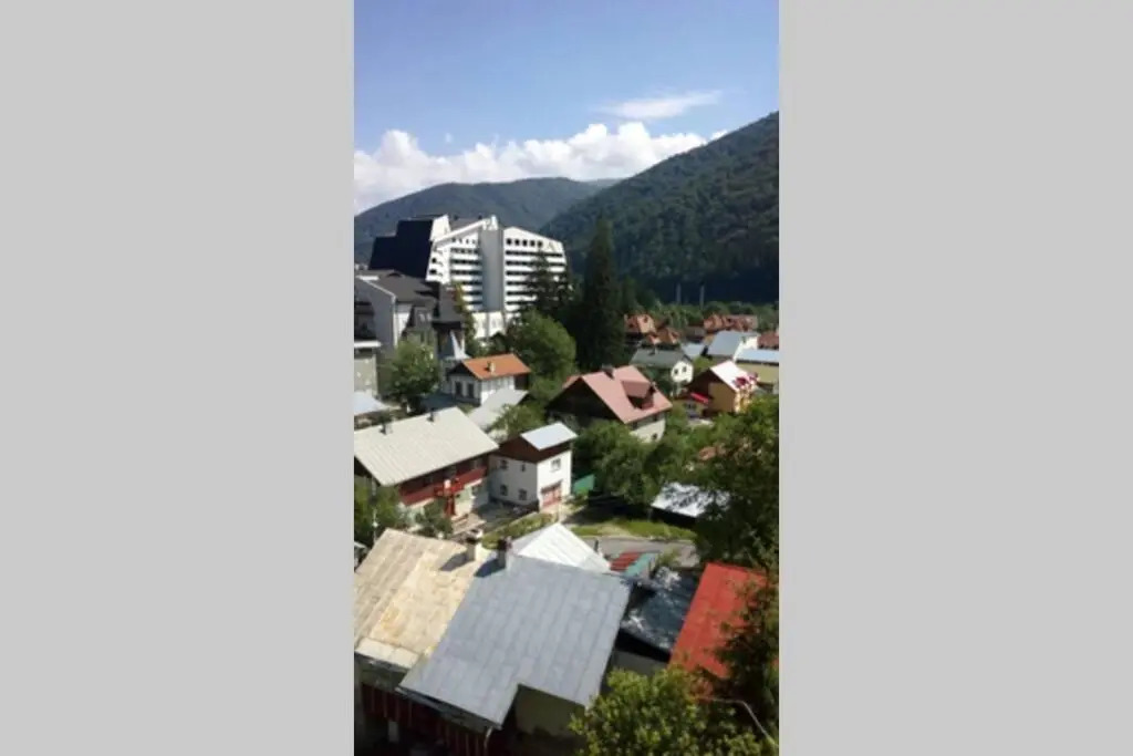 Extremely Quiet and Relaxing Apartment at the 4th Floor - No Elevator