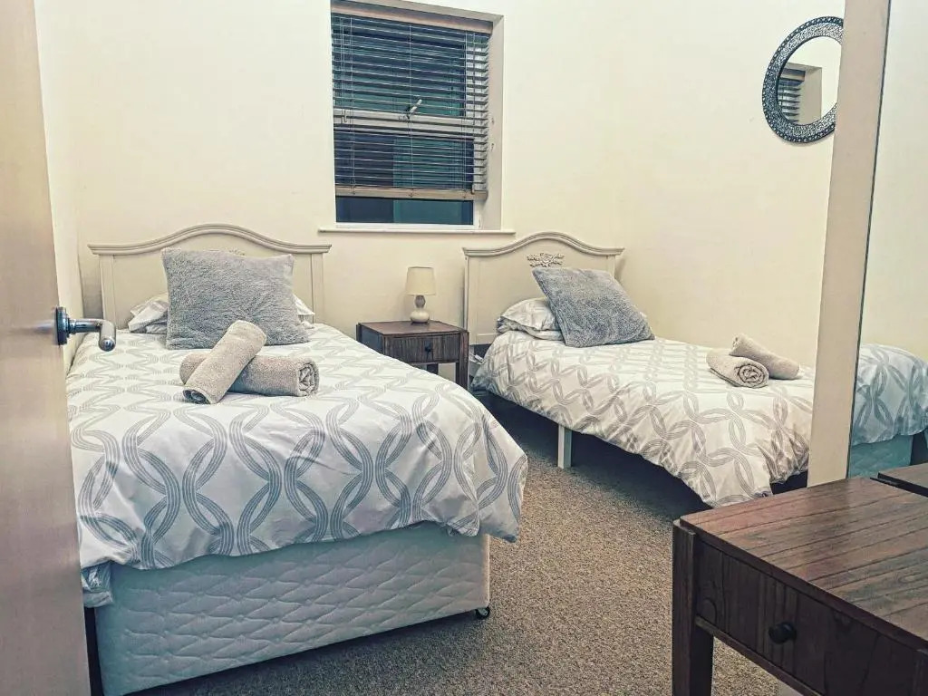 Luxury 2 Beds Apartment By The Sea