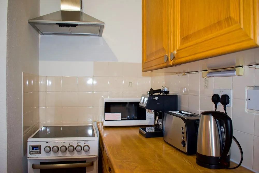 Bright and Spacious Home by Leith Walk