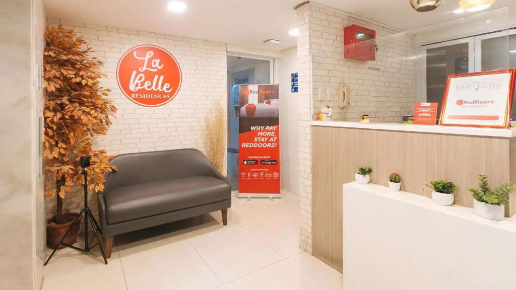RedDoorz Plus at La Belle Residences Makati City