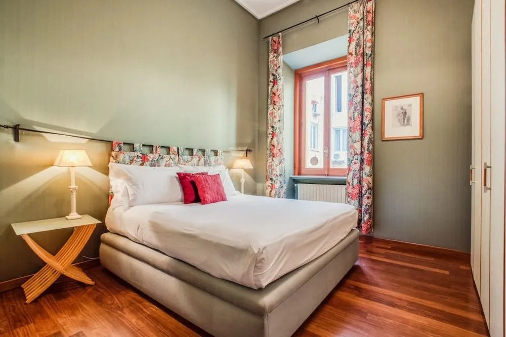 Elegant and Large 2 bed Flat Near P.zza Barberini
