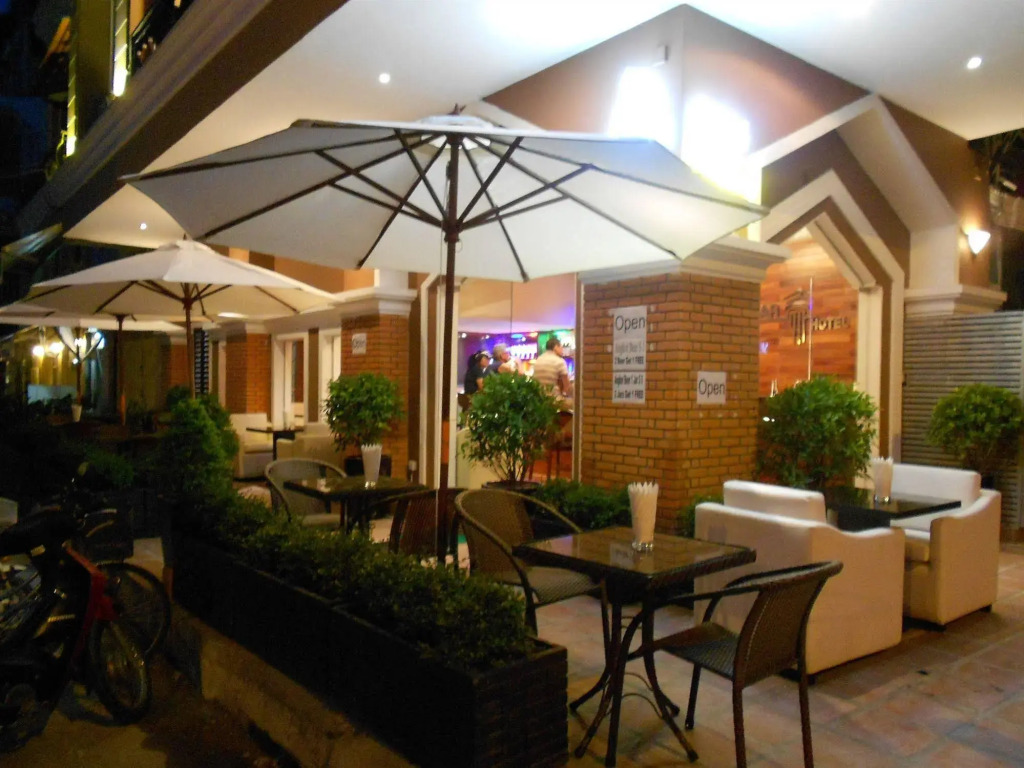 Pillar Hotel
