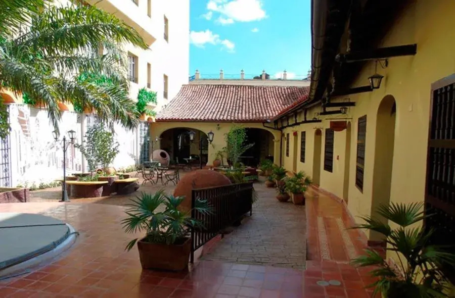 Hotel E Colonial