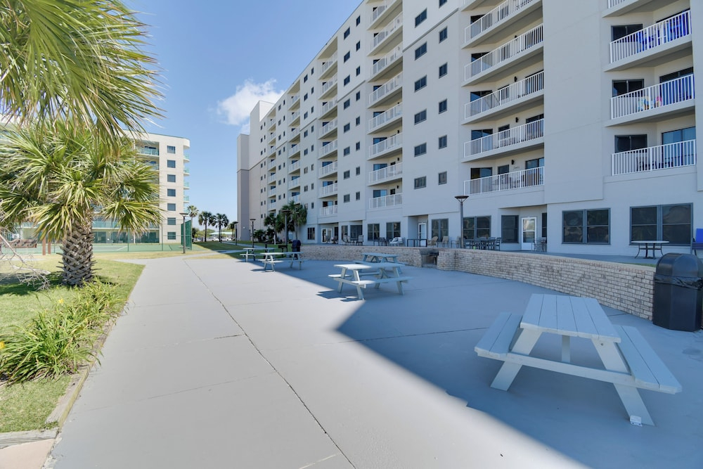 Gulf Highlands Getaway w/ 6 Pools & Beach Access