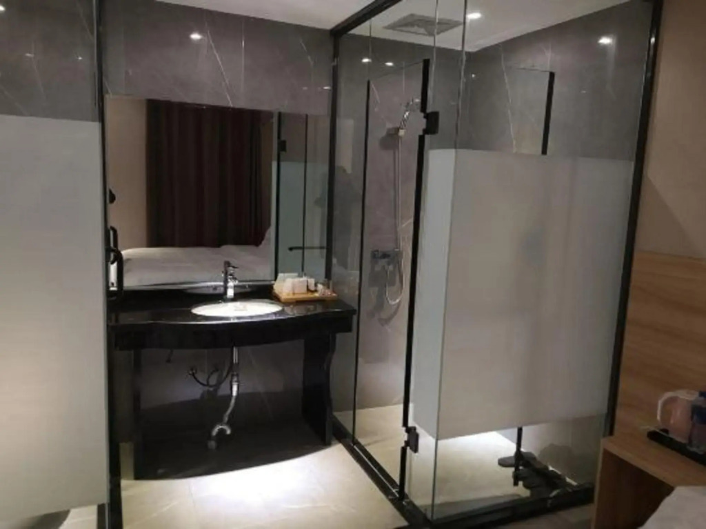 Beehive Fashion Hotel (West Railway Station of Taiyuan No. 20 middle school)