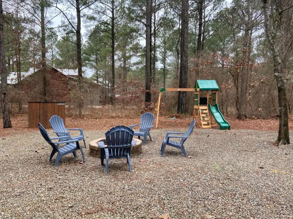 Niks Nest 2 Bdrm, 2 Bath, Hot tub, Fireplace, 1Story, Fire Pit, Horseshoes