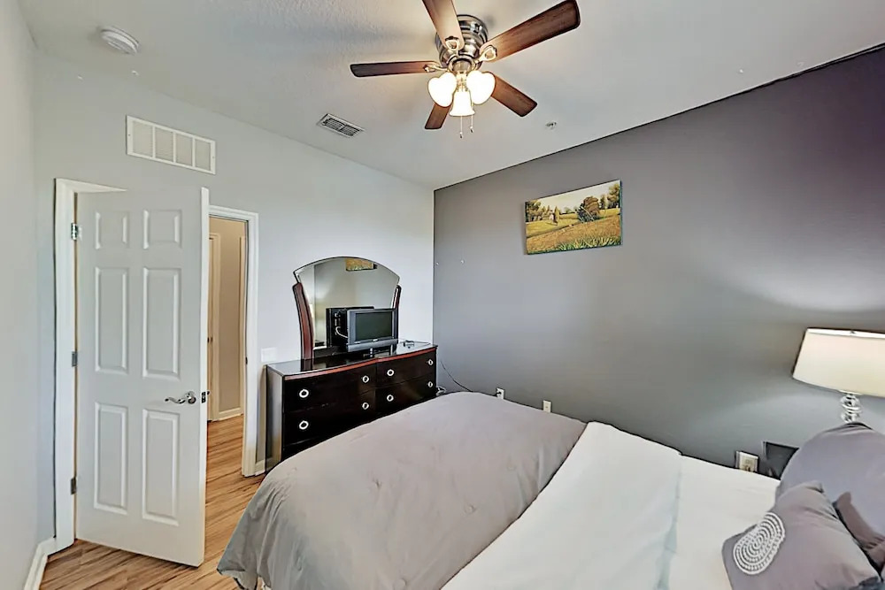 Chic Vista Cay Getaway On Universal W/ Pools & Gym 3 Bedroom Condo