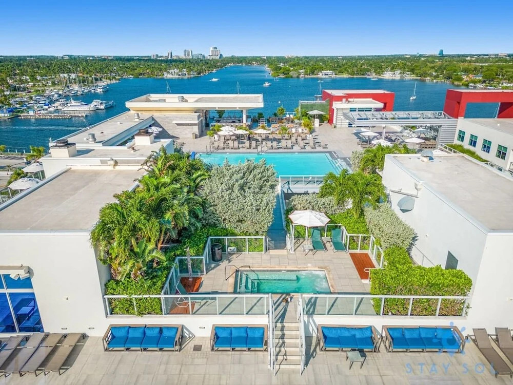Modern Resort Terrace- Up To 6 Near Beach, Hollywood