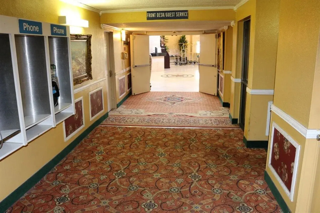 I-Drive Grand Resort & Suites
