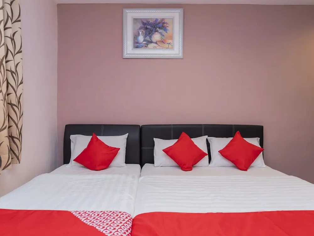 OYO 44026 98 Hotel