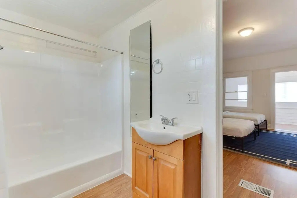 5 Bedroom Koreatown Charmer near DTLA