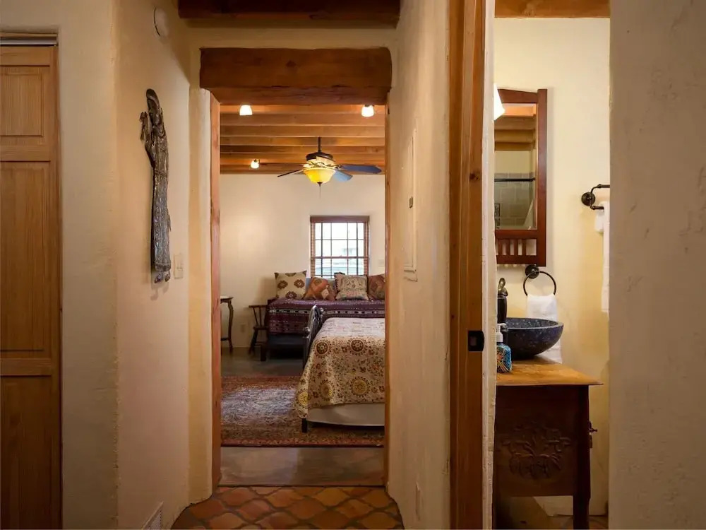 Desert Breeze - Delightful Railyard Adobe, Walk to The Plaza