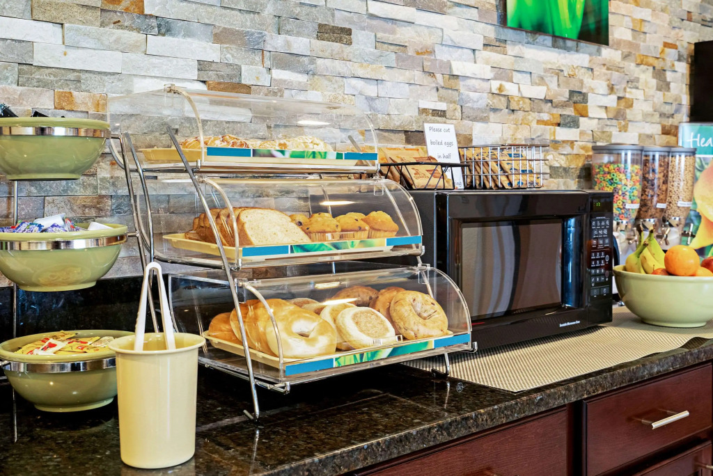 Quality Inn & Suites Robbinsville