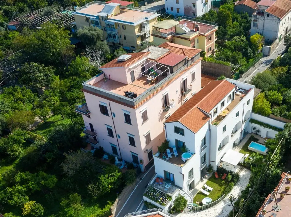 Luxury Apartment with Garden and Pool
