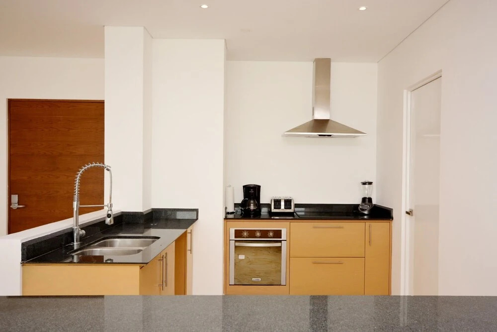 Stylish 2BR a few steps to the beach with pools by Happy Address
